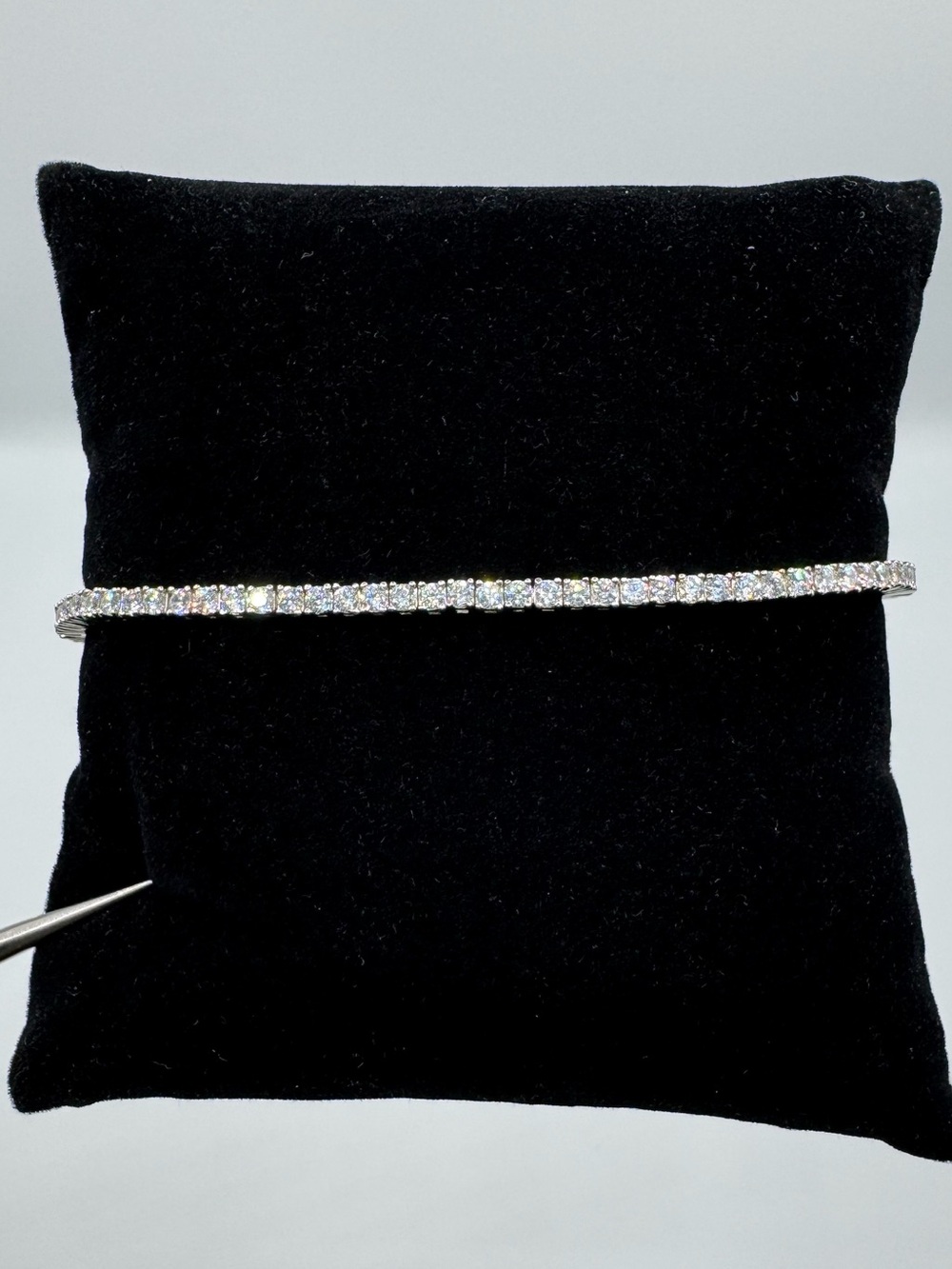 18k 9.2ct Tennis Bracelet - Picture 7 of 15